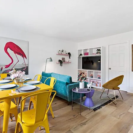 Stylish 2 Bedroom Condo - Free Parking On Premises